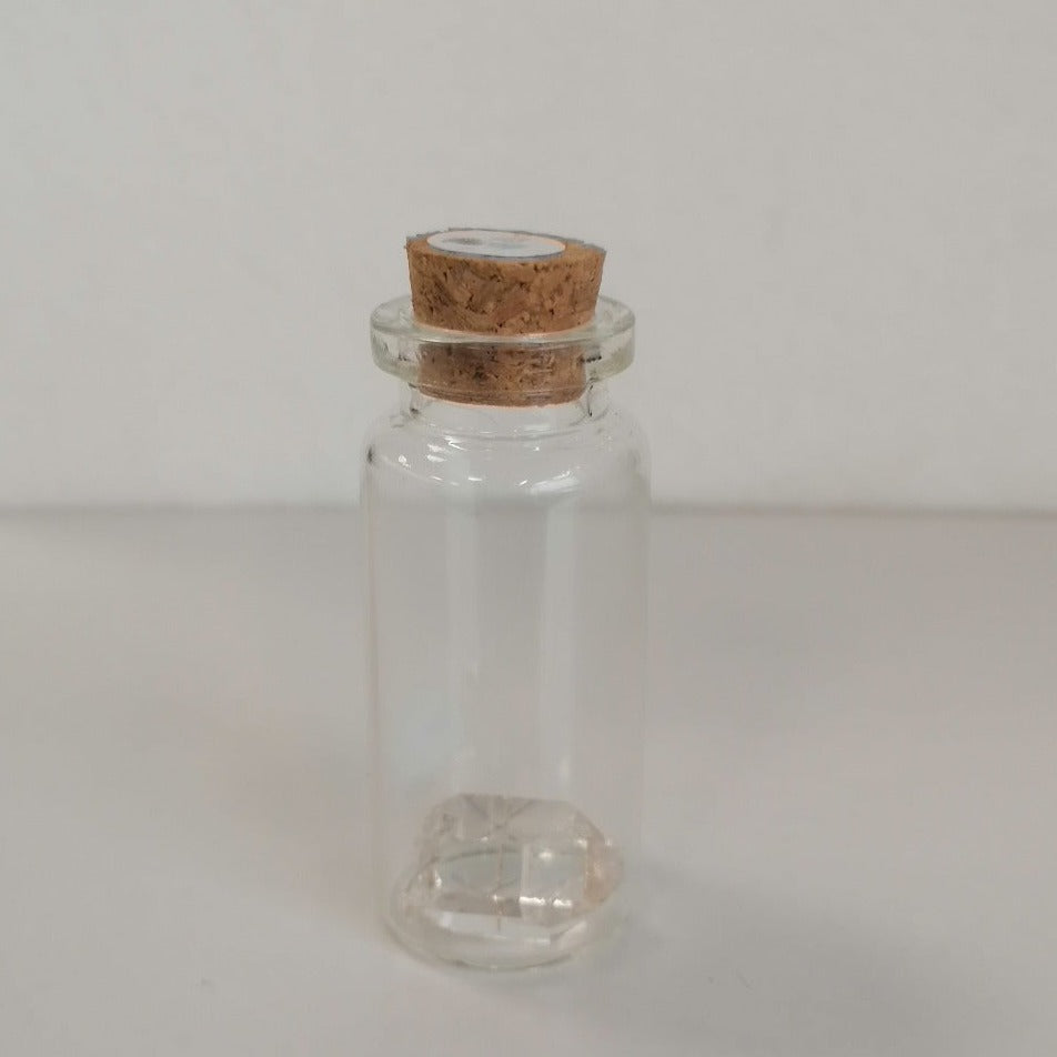 Herkimer in Glasflasche mit Korken